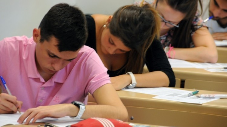 Les dones són el 54% de l'alumnat universitari. Amb tot, només són el 25% en les carreres d'enginyeria i arquitectura.. Europa Press