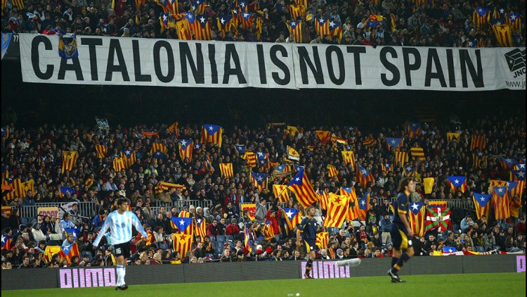 Pancarta a favor de la independència de Catalunya desplegada en un partit de la selecció catalana. Agència Catalana de Notícies