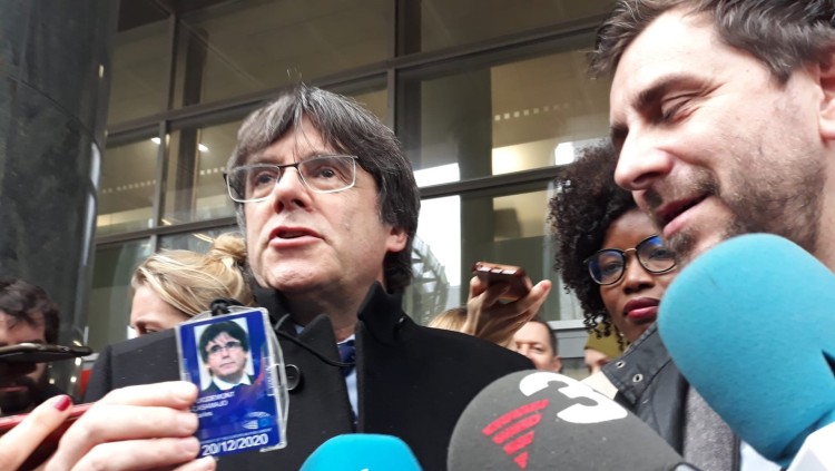 Carles Puigdemont i Toni Comín recullen la credencial d'eurodiputats. Agència Catalana de Notícies