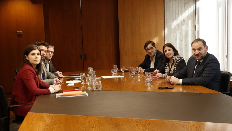 Taula de negociació integrada per representants d'ERC i del PSOE. Agència Catalana de Notícies