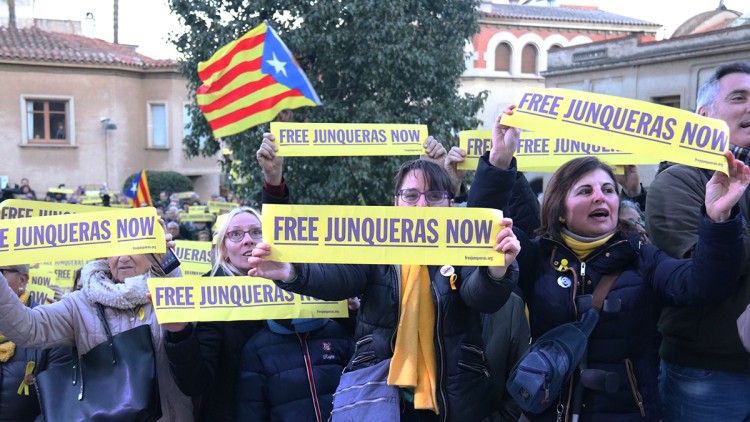Veïns de Sant Vicent dels Horts demanen la llibertat d'Oriol Junqueras. Agència Catalana de Notícies