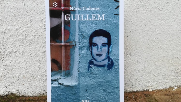 Coberta de 'Guillem', llibre de Núria Cadenes editat per Amsterdam