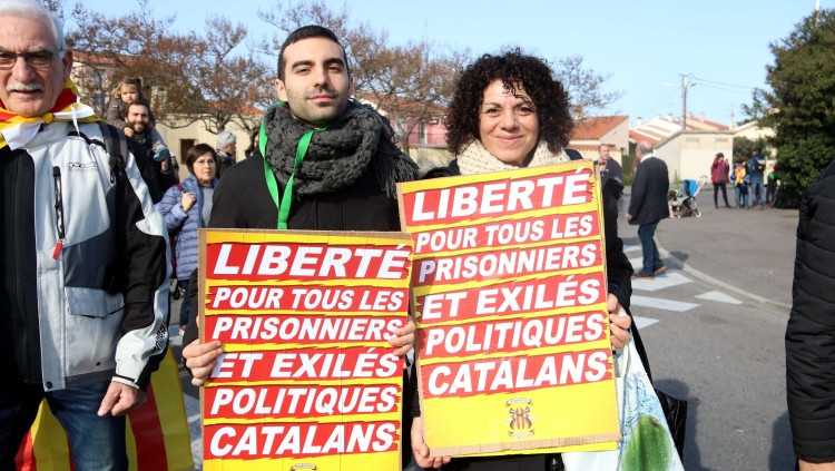 Dos assistents a l'acte del Consell per la República a Perpinyà. Agència Catalana de Notícies