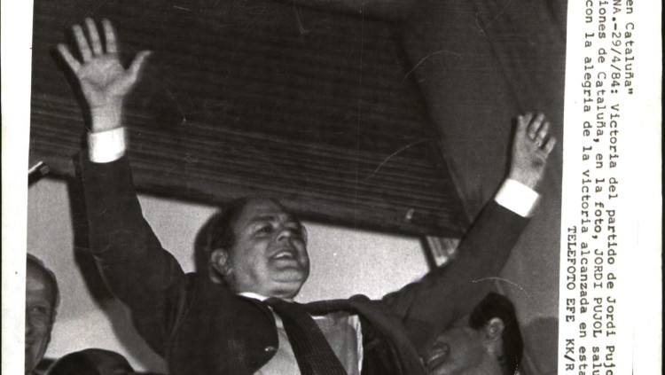Jordi Pujol celebra la victòria electoral de 1988. Arxiu EL TEMPS