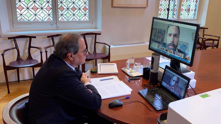 Quim Torra es comunica amb Roger Torrent telemàticament. Agència Catalana de Notícies