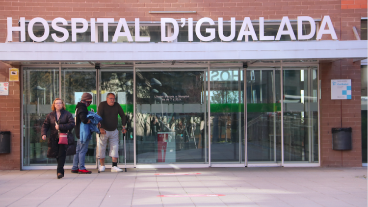 Entrada de l'hospital d'Igualada el dia 12 de març. Nia Escolà (ACN)