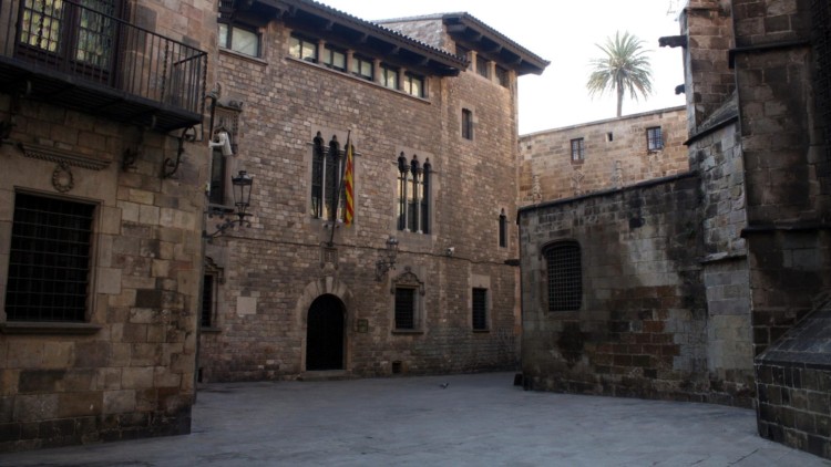 Façana de la casa dels canonges. Palau de la Generalitat