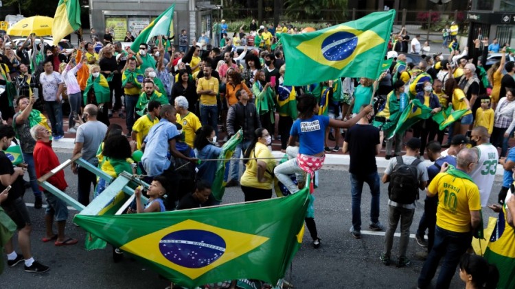 Seguidors de Jair Bolsonaro es manifesten contra la quarantena al Brasil. Europa Press