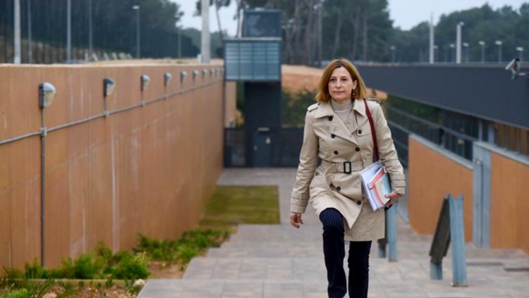 Carme Forcadell a la sortida de la presó. Agència Catalana de Notícies