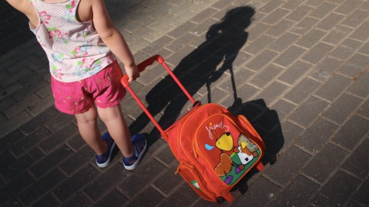 Les expertes adverteixen que mantenir la distància social entre infants pot tenir conseqüències afectives.