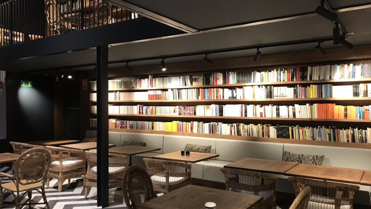 Llibreria Ona al carrer Pau Claris de Barcelona. Twitter @OnaLlibres