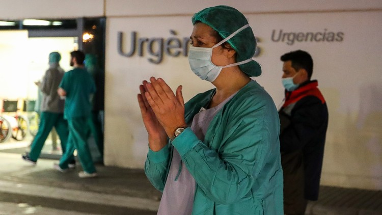 Aplaudiments en homenatge als sanitaris| Europa Press. Europa Press