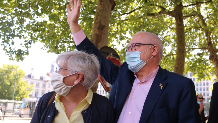Lluís Puig i Clara Ponsatí en l'arribada al jutjat belga. Agència Catalana de Notícies