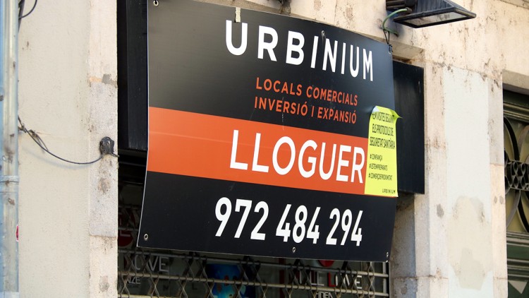 Cartell d'un anunci de lloguer a Girona. Agència Catalana de Notícies