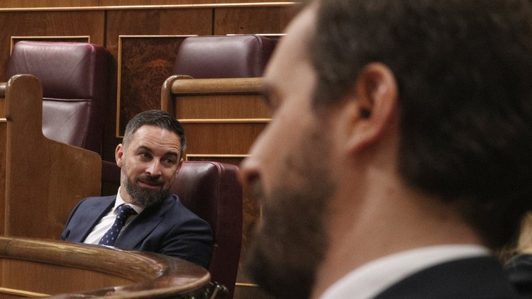 Pablo Casado i Santiago Abascal al Congrés. Europa Press