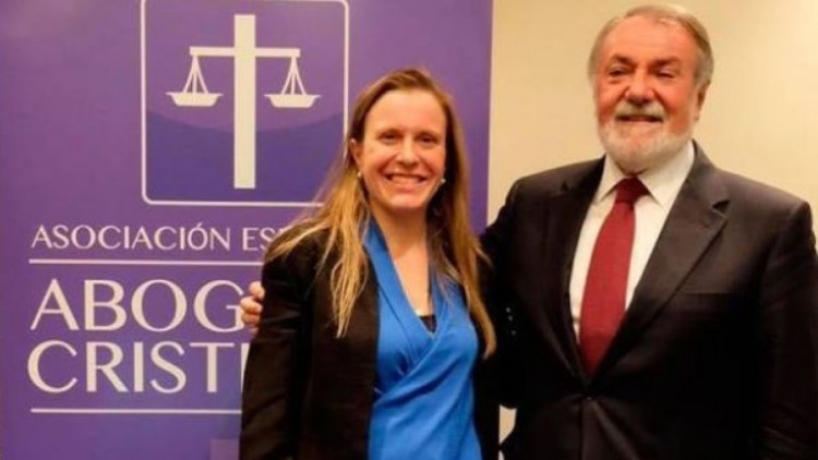 Polonia Castellanos, presidenta d'Abogados Cristianos, junt amb l'exministre aznarista Jaime Mayor Oreja, actualment president de l'ultracatòlica Federación One of Us|Abogados Cristianos
