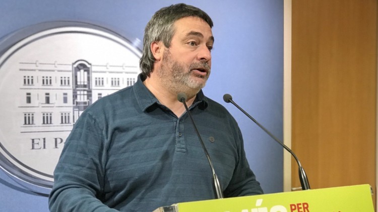 El diputat de Més per Mallorca Joan Mas, encarregat d'enregistrar la proposta. Europa Press