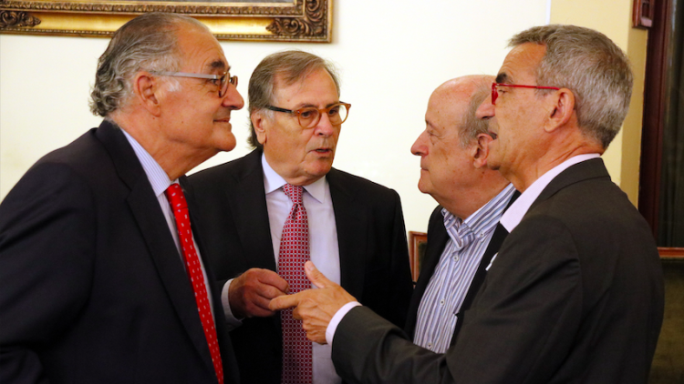 Pla mitjà on es poden veure els expresidents de la Diputació de Lleida Josep Grau, Ramon Companys, Ramon Vilalta, i Jaume Gilabert, al ple d'investidura de Joan Talarn, el 12 de juliol de 2019. ACN