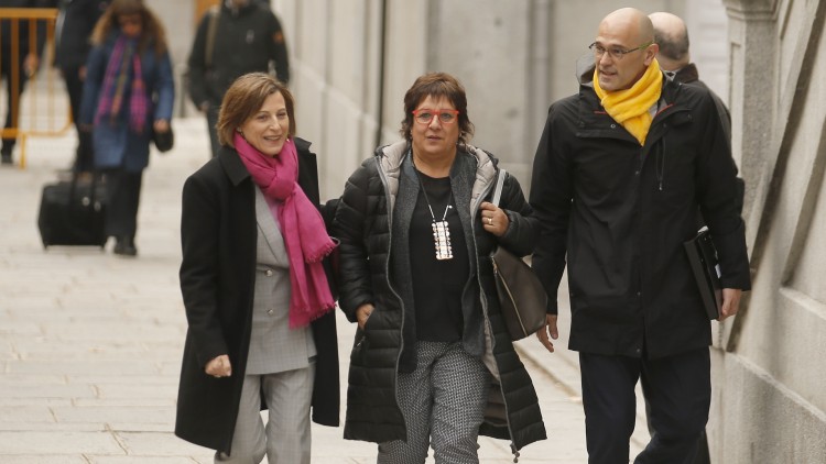 Carme Forcadell i Dolors Bassa, amb Raül Romeva, arriben al Tribunal Suprem abans de ser encarcerats el març del 2018. Agència Catalana de Notícies