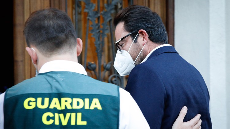 Imatge de la detenció de David Madí per part de la Guàrdia Civil. Europa Press