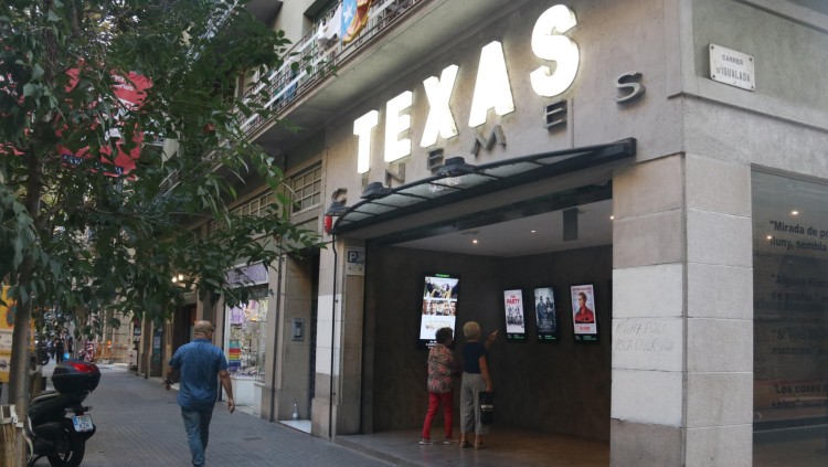 Exterior dels Cinemes Texas. Agència Catalana de Notícies
