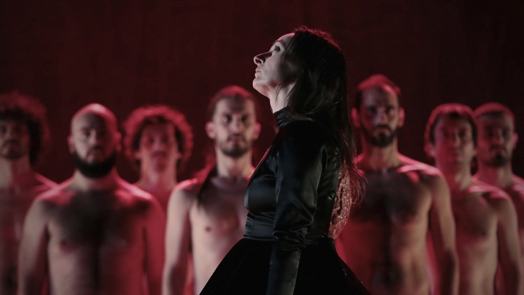 Angélica Liddell en un moment de la representació de The Scarlett Letter. Font: Holland Festival 2019