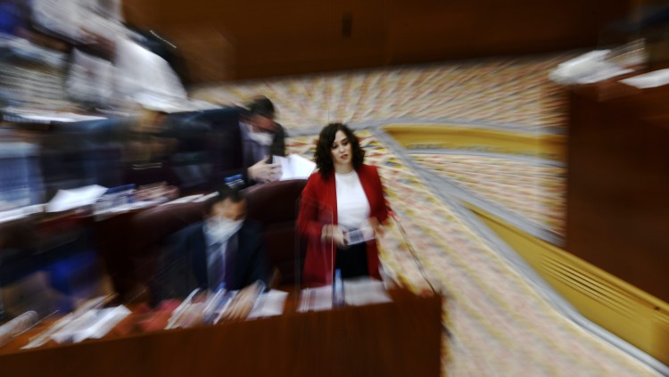 La presidenta de la Comunitat de Madrid, Isabel Díaz Ayuso, durant una sessió de control parlamentària.. Europa Press