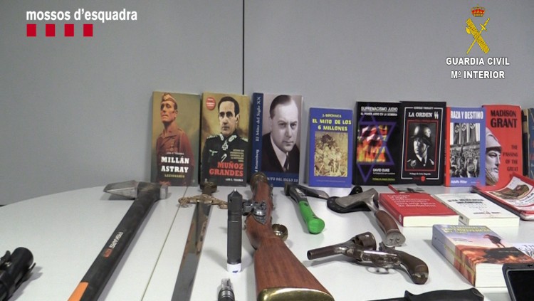 Part del material decomisat pels Mossos d'Esquadra i la Guàrdia Civil en l'operació anterior. Mossos d\'Esquadra