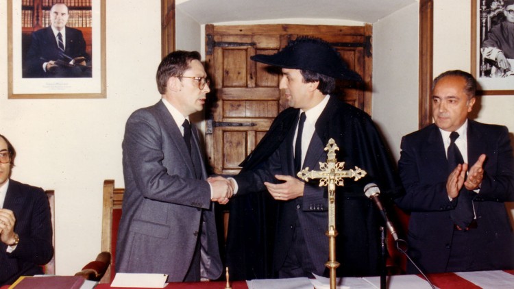 Òscar Ribas (a l'esquerra) en el jurament com a cap de Govern el 1982.
