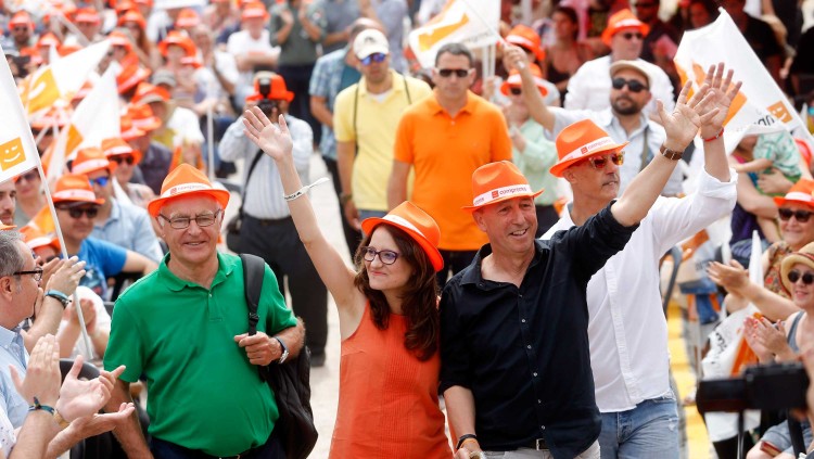 : D'esquerra a dreta: l'alcalde de València Joan Ribó; la vicepresidenta valenciana Mónica Oltra; el portaveu de Compromís al Congrés Joan Baldoví i l'exsecretari autonòmic de Medi Ambient Julià Álvaro| EFE
